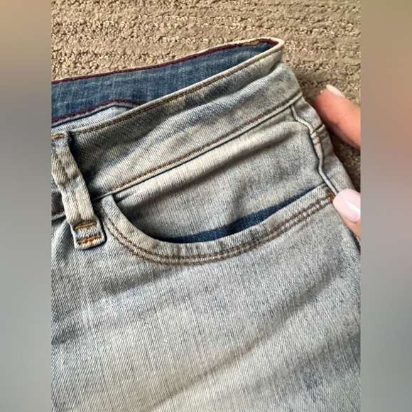 Women’s - light wash jeans - Picture 2 of 7